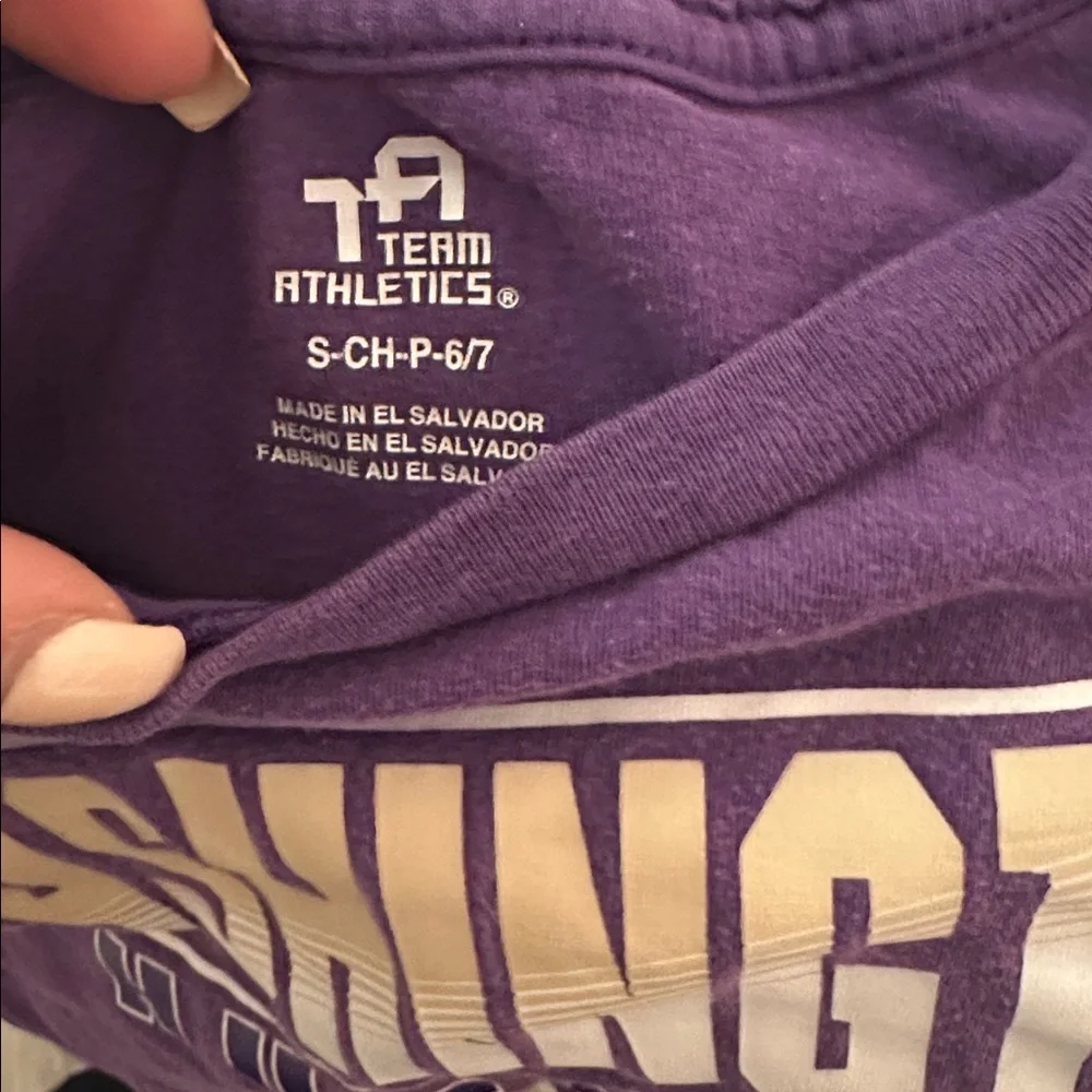 Washington Huskies Purple kids T-Shirt size small 6/7
